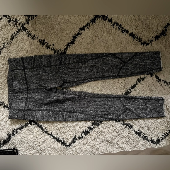 Lululemon leggings 7/8 length - Picture 3 of 3